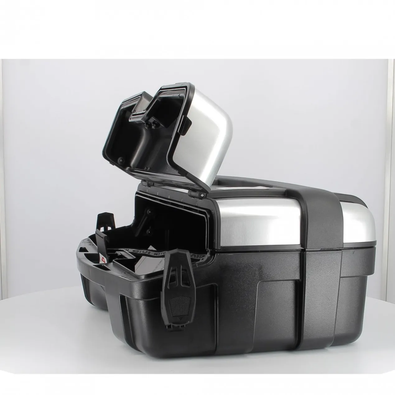 Valigia Givi Trk33n Trekker Con Alluminio 33 Lt.